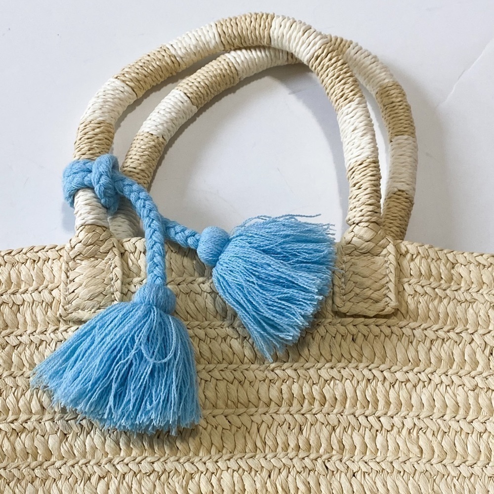 Altru straw tote with tassels - Picture 3 of 9